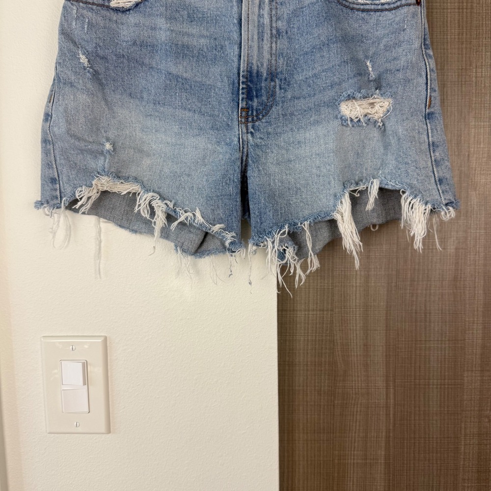 Abercrombie & Fitch High Rise 4" Denim Shorts Distressed Raw Hem Size 4 - Picture 4 of 9